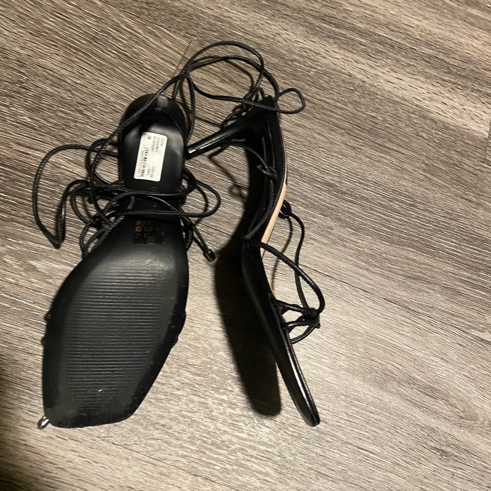 Strappy low heel sandals - Picture 2 of 3